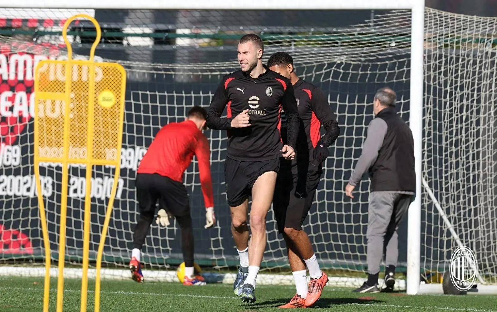 AC米兰客场逼平亚特兰大,双方互有胜负 AC米兰客场逼平亚特兰大,双方互有胜负