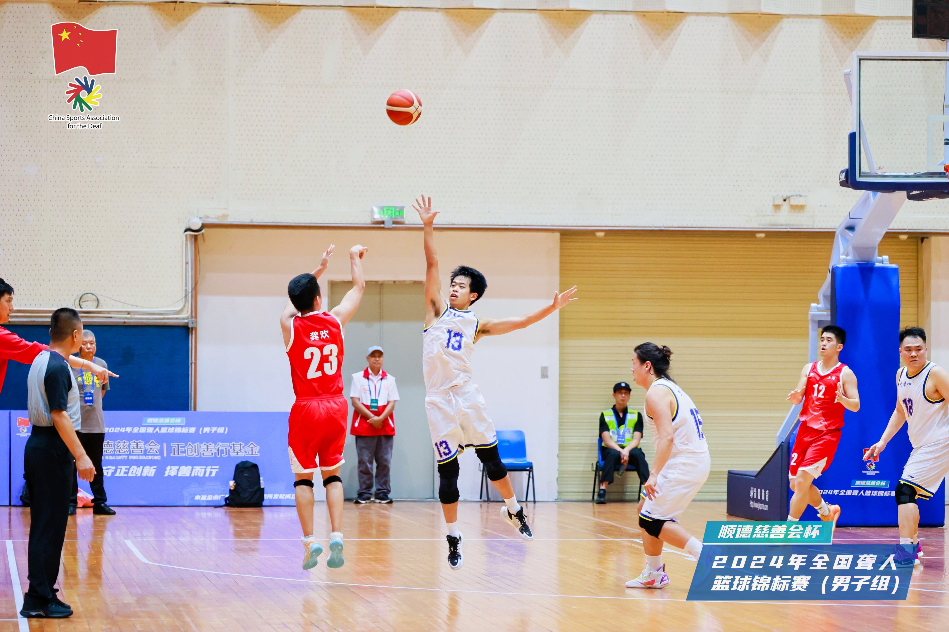 顶级篮球赛事引发热议，各方球迷掀起热潮