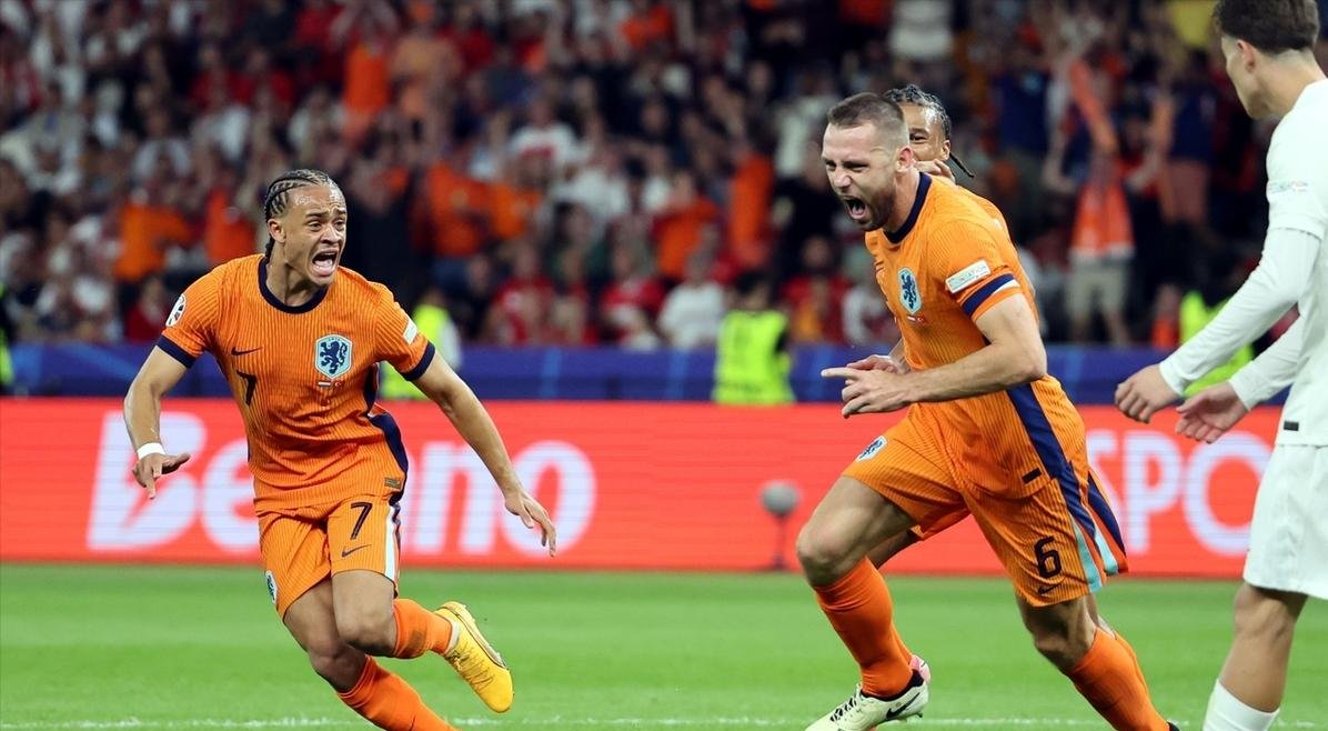 曼联转会英超劲旅草拟签下荷兰射手范迪克