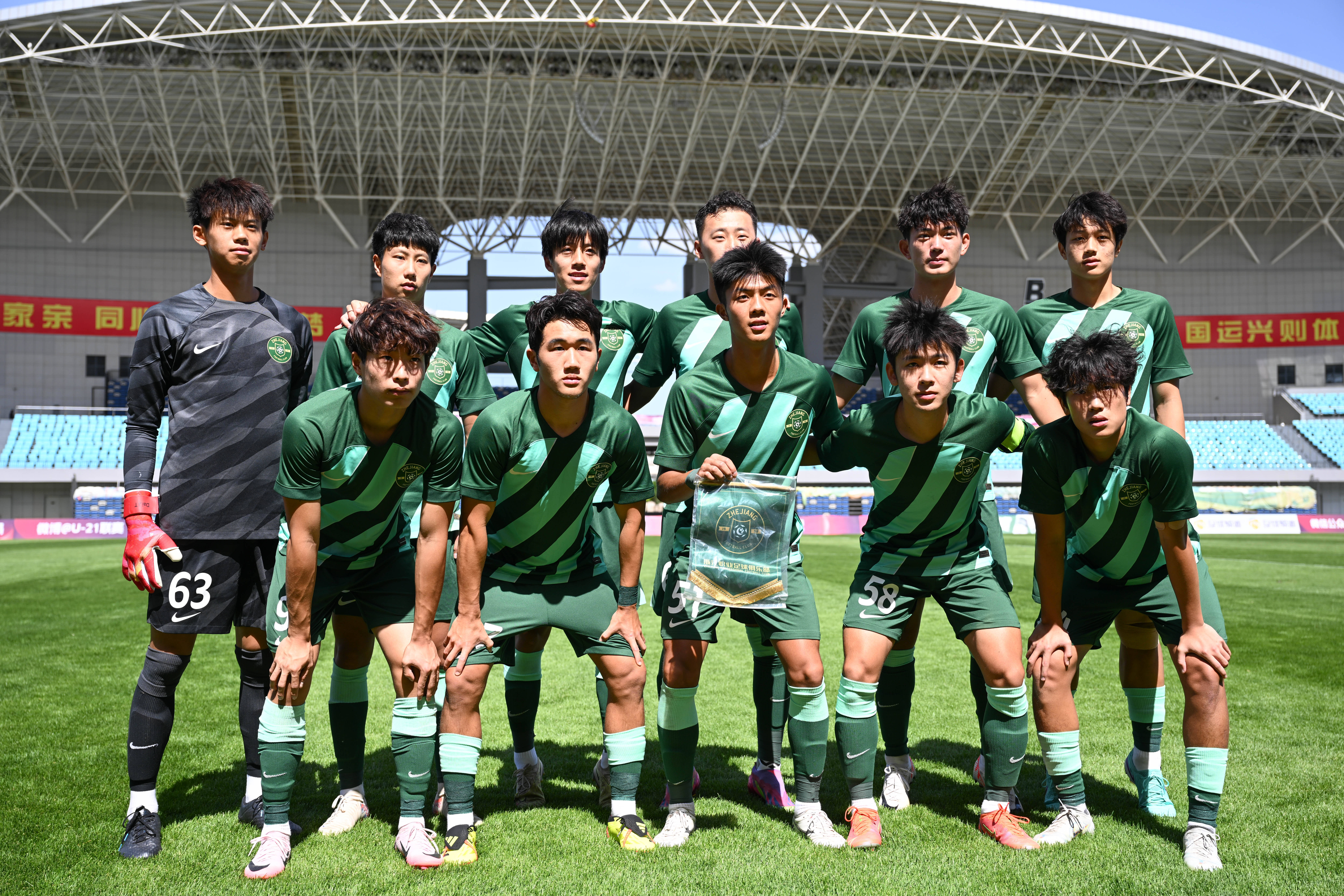 国内职业足球联赛精彩对抗扣人心弦！