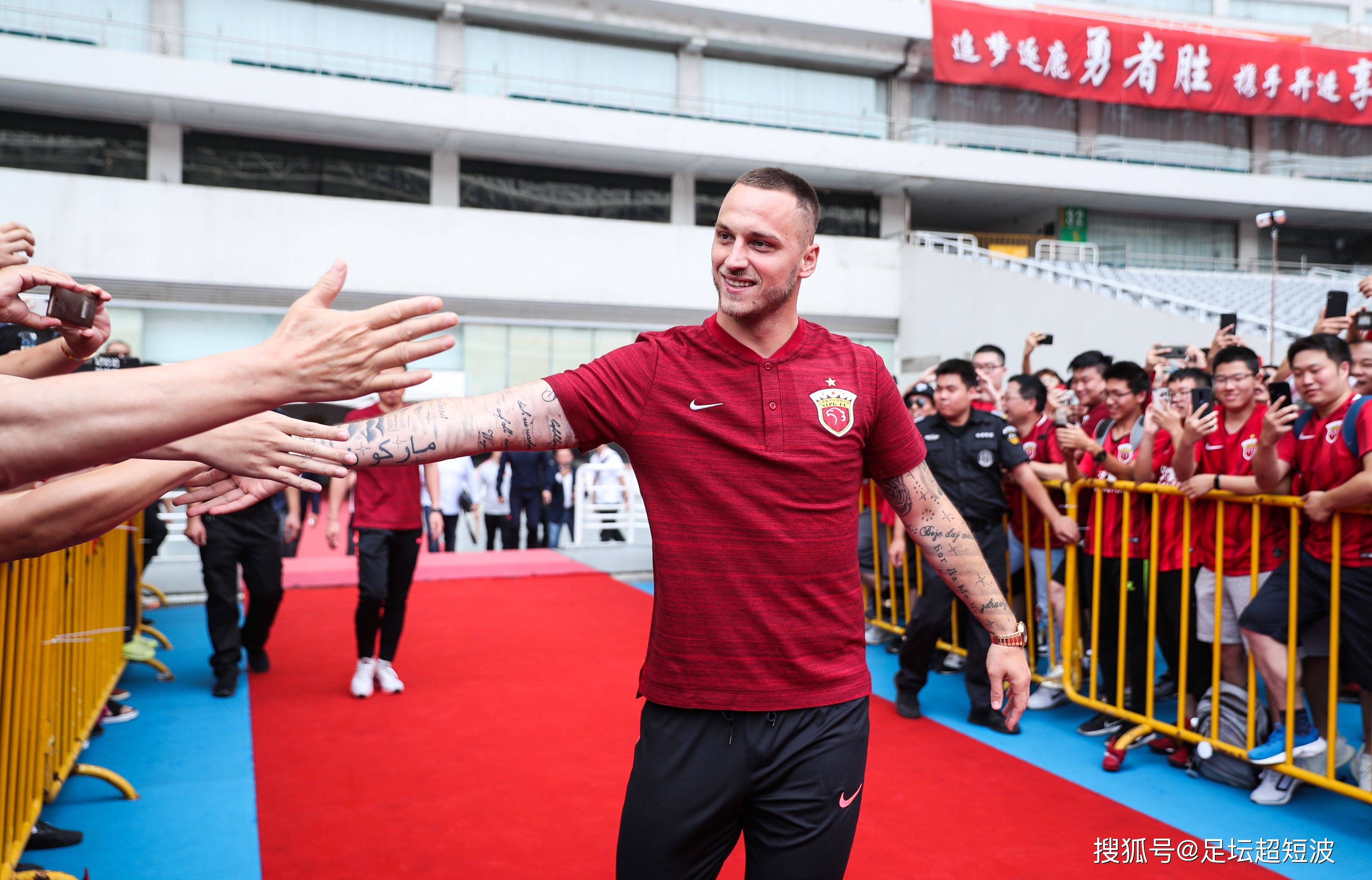 广州恒大客场挫败亚洲劲旅，晋级之路坎坷！