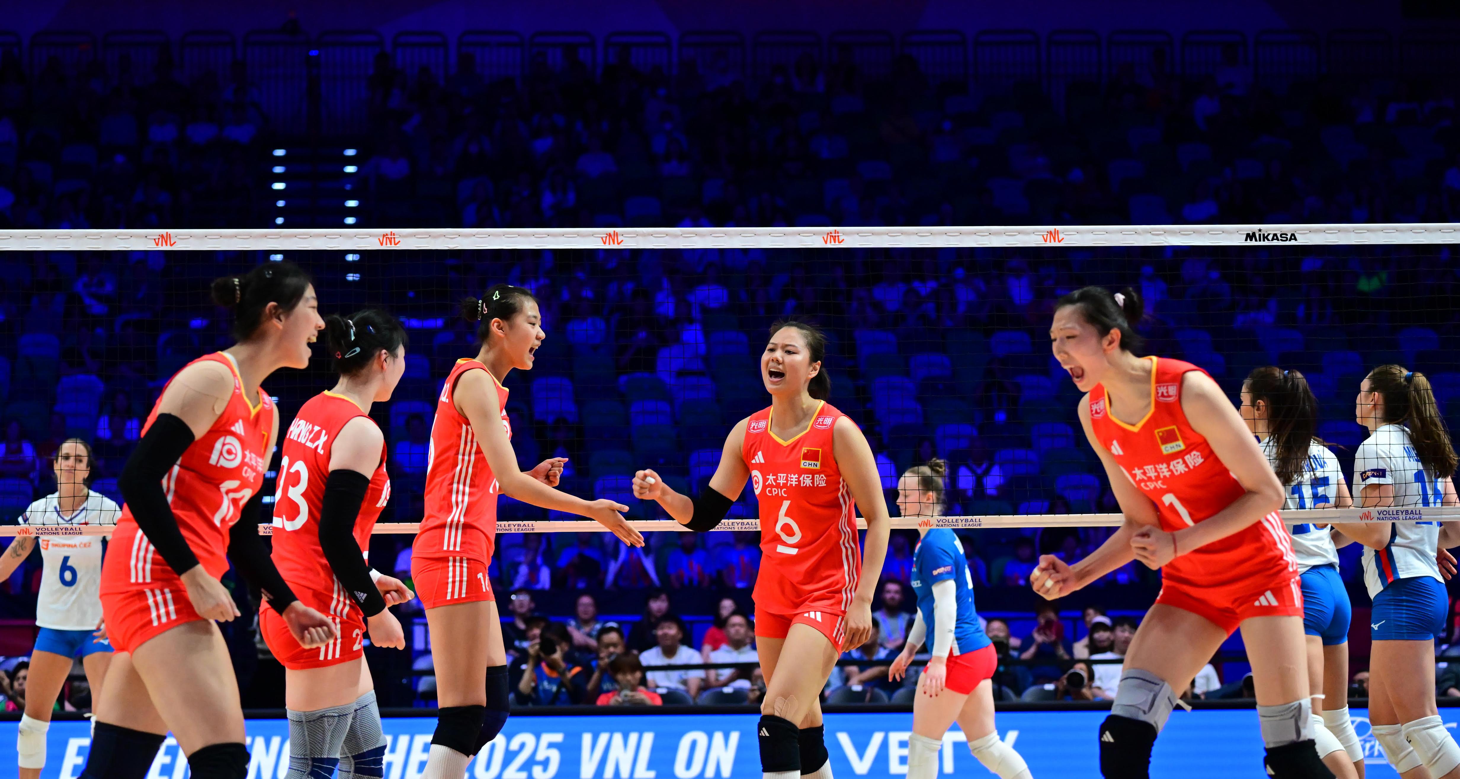 捷克队在排球比赛中实现逆转