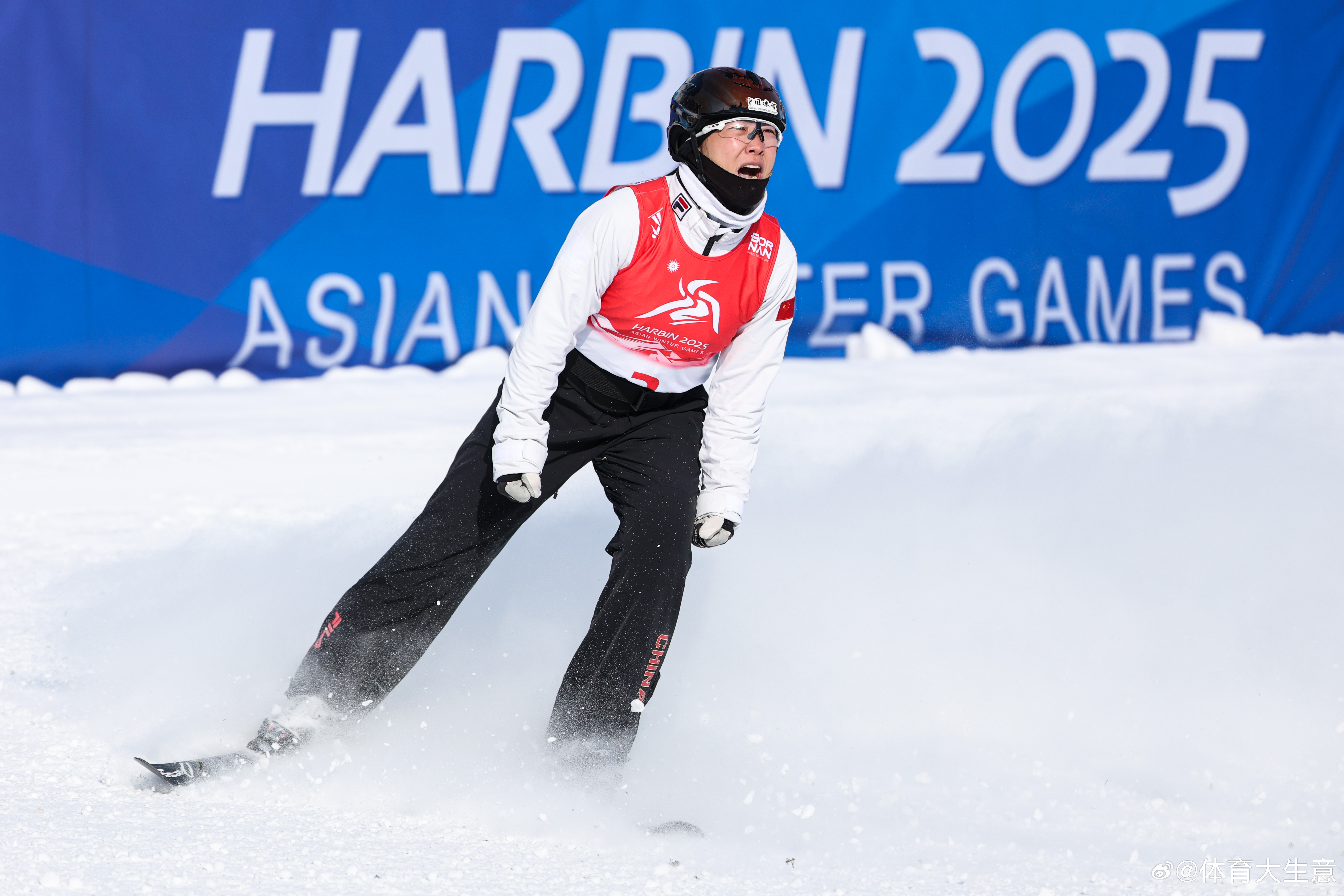 奥地利滑雪选手突破自我，圆梦金牌
