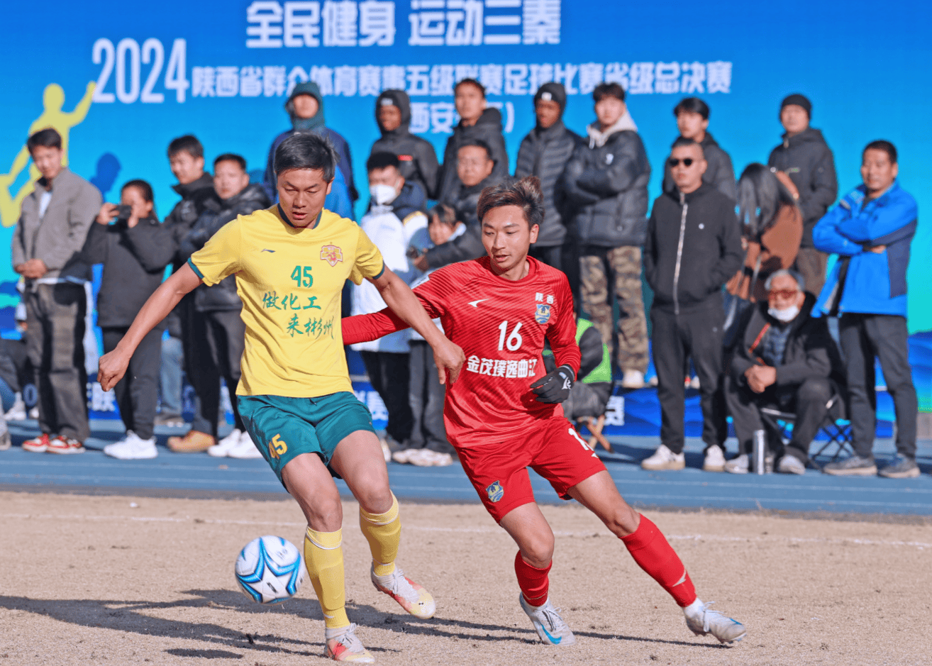 足球赛事中将涌现精彩瞬间,球迷热情洋溢 足球赛事中将涌现精彩瞬间,球迷热情洋溢