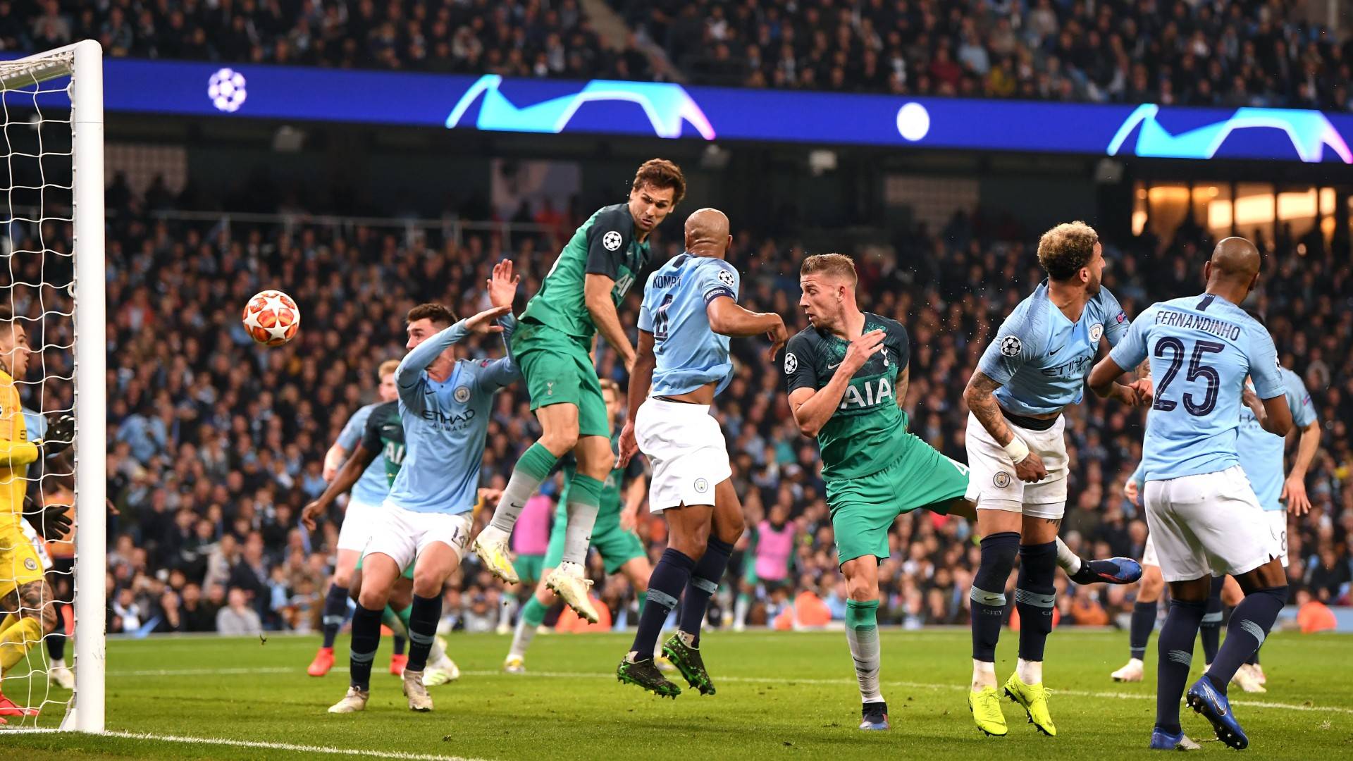 焦点对决,双方球员拼尽全力争夺胜利的简单介绍 焦点对决,双方球员拼尽全力争夺胜利的简单介绍