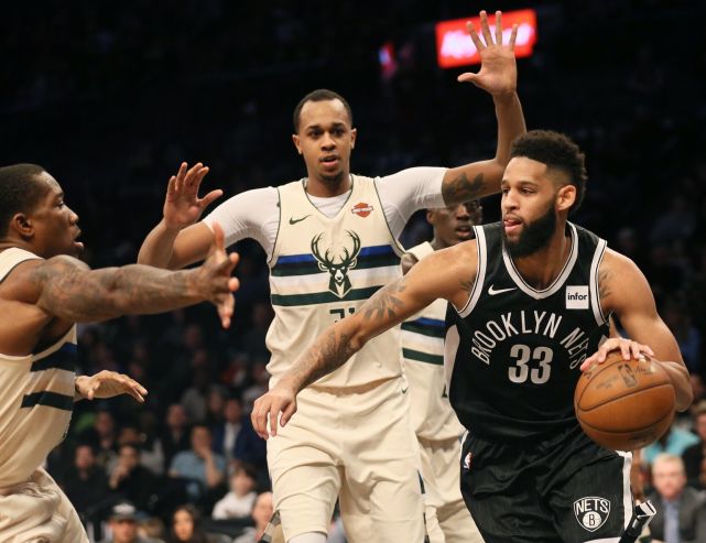 雄鹿力克篮网领先东部