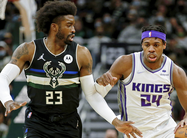 雄鹿力克篮网领先东部