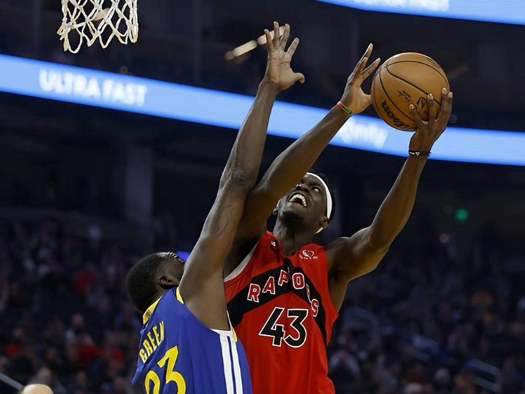 猛龙险胜篮网，西亚卡姆生涯首秀30+10。