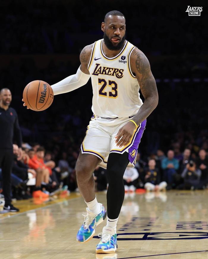 火箭队主场挑战湖人队