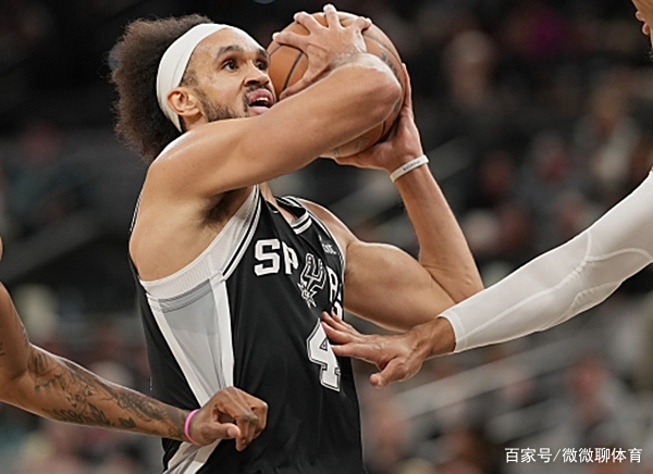 鹈鹕击败马刺，保持不败记录