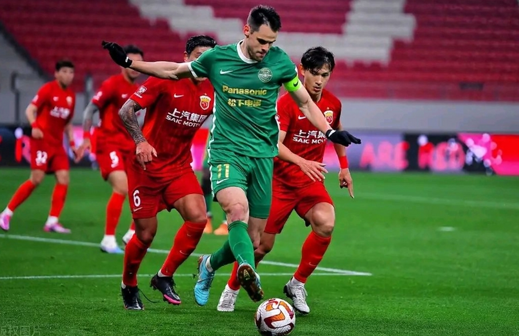 中超联赛迎最新一轮竞赛，谁将笑到最后?