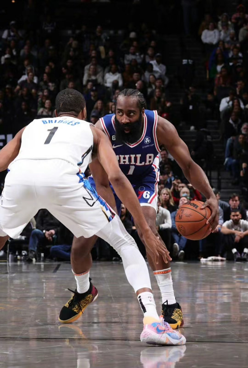 篮网击败76人，哈登压哨三分绝杀