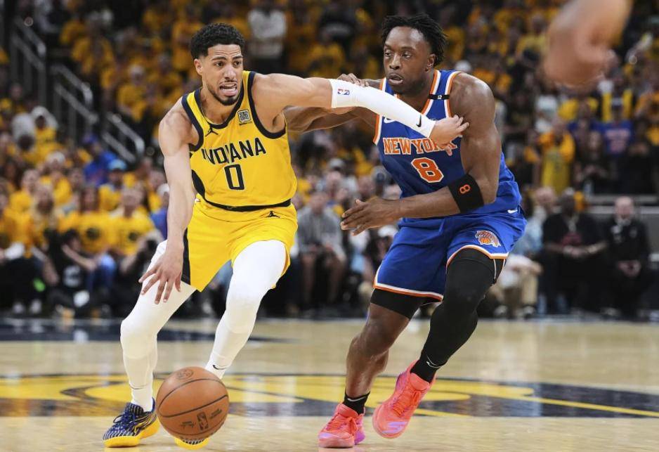 尼克斯大胜骑士，登顶东部