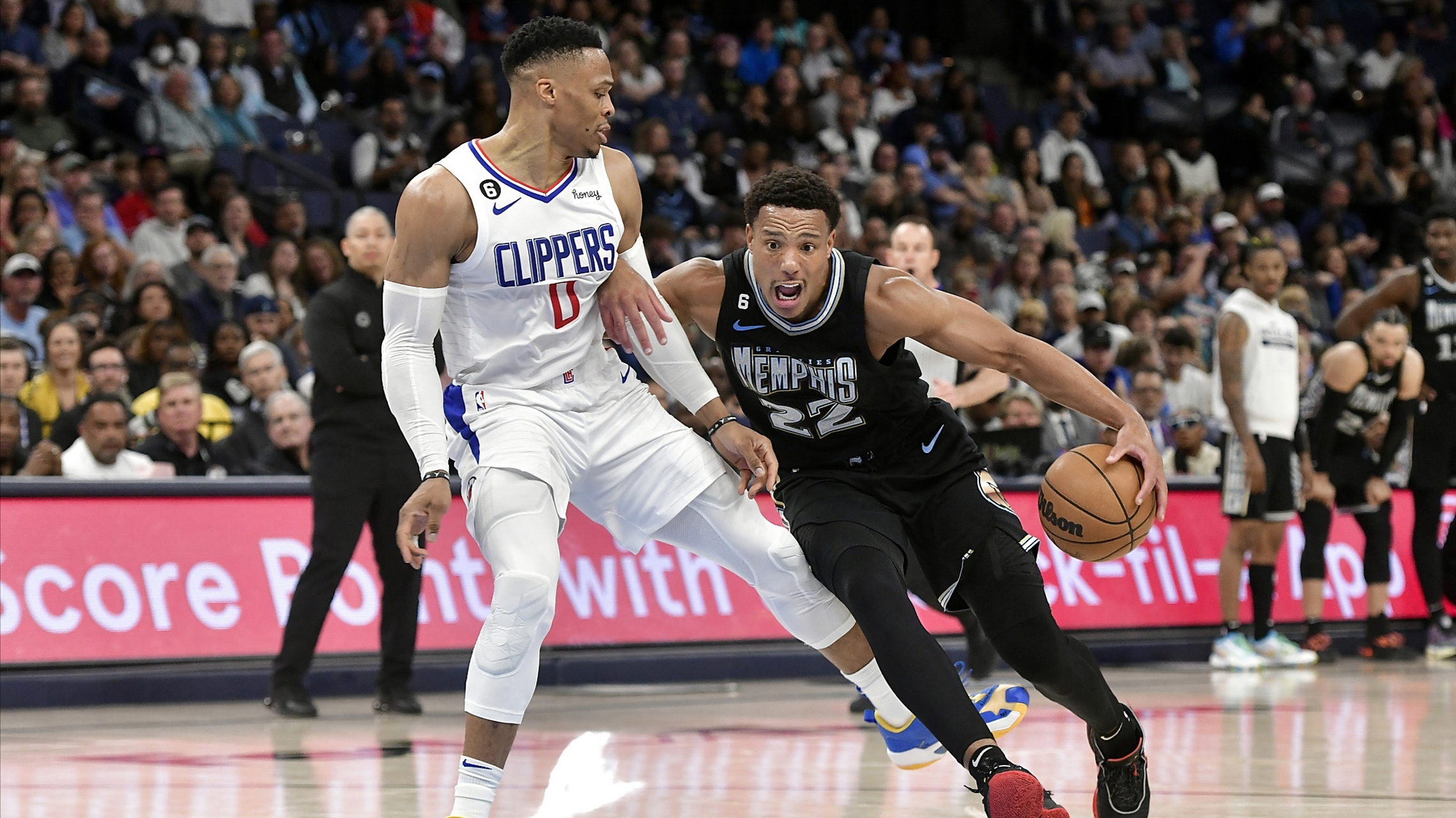 快船逆转灰熊,总比分2-1领先! 快船逆转灰熊,总比分2-1领先!