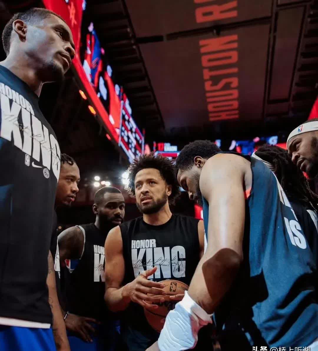 76人横扫活塞,轻松晋级 76人横扫活塞,轻松晋级