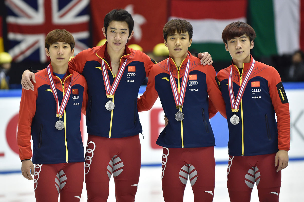 韩国队在击剑比赛中夺得冠军