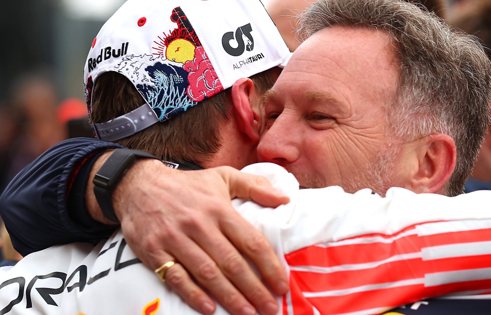 包含哈斯车队翻盘法拉利，维斯塔潘点燃赛场的词条